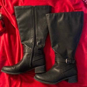9w Knee length black boots